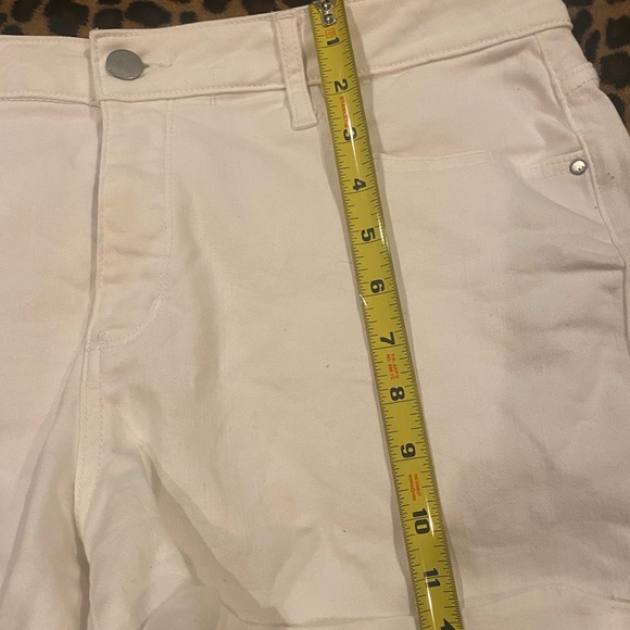 a.n.a. White denim shorts-Size 14-Frayed hem - Picture 4 of 6
